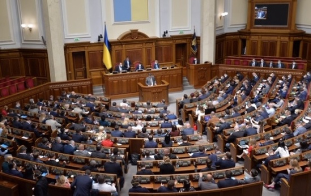 Верховная Рада приняла законопроект № 12010, значительно упрощающий процедуру ввоза транспорта и оборудования в Украину как гуманитарной помощи на период действия военного положения.