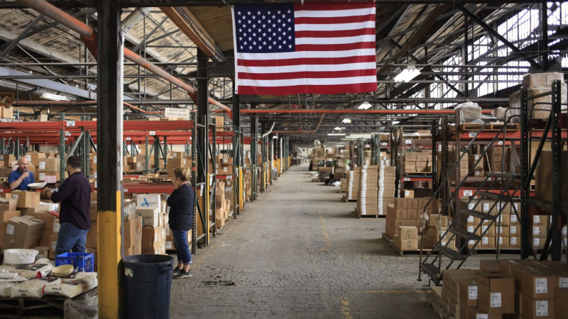 Деловая активность в США в сентябре расширялась самыми медленными темпами за последние три месяца.