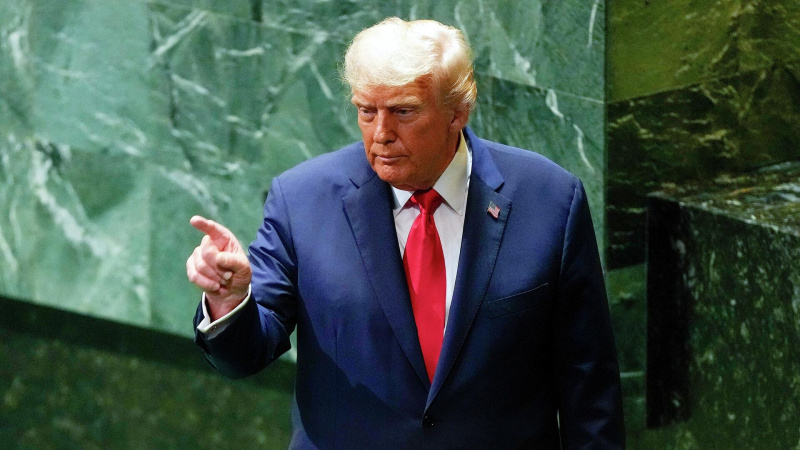 США готовы ввести новые пошлины против россии в случае отказа заключить соглашение о завершении войны против Украины, заявил американский президент Дональд Трамп во вторник, 23 сентября, во время выступления на дебатах высокого уровня Генассамблеи ООН.► Подписывайтесь на телеграм-канал «Минфина»: главные финансовые новостиЧто говорит Трамп«В случае если россия не будет готова заключить соглашение о завершении войны, США полностью готовы ввести очень сильный пакет мощных пошлин, которые, по моему мнению, очень быстро остановят кровопролитие», — сказал Трамп.