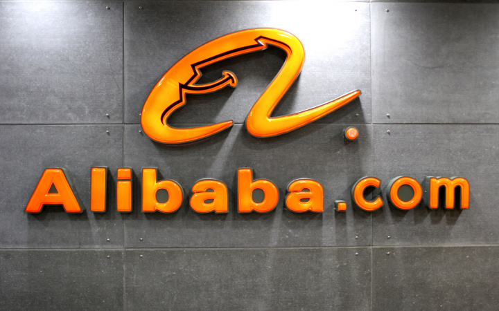Котирування акцій Alibaba злетіли на 7,8% на торгах у середу і досягли максимального рівня за чотири роки на новини про те, що компанія нарощуватиме інвестиції у розробку штучного інтелекту (ШІ), пише CBNN.► Читайте сторінку «Мінфіну» у фейсбуці: головні фінансові новиниДеталіКитайський гігант у сфері інтернет-рітейлу анонсував свою найбільшу модель мови штучного інтелекту Qwen3-Max, роблячи ставку на ШІ як на основну бізнес-стратегію, повідомляє Reuters.