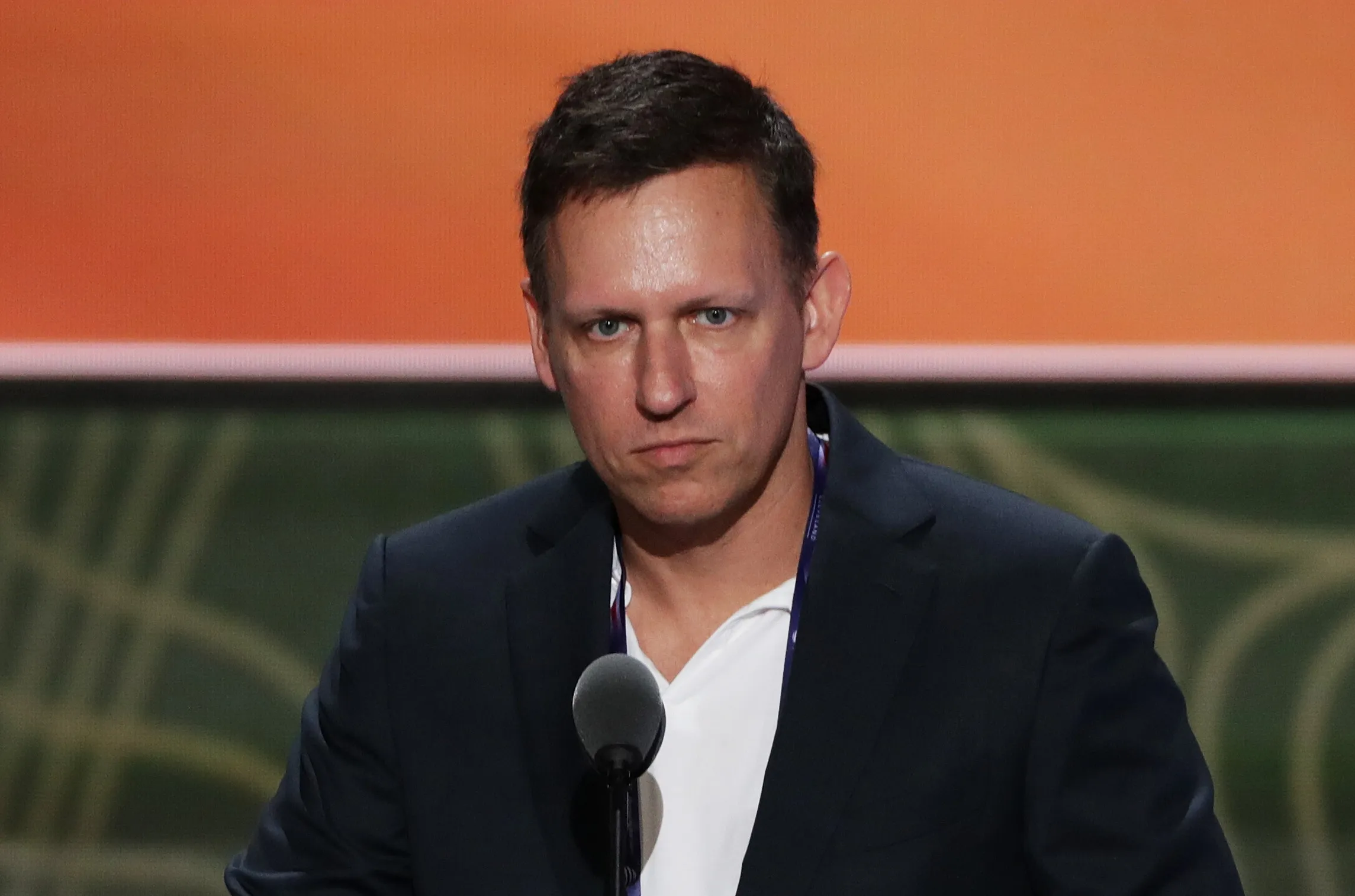 Влиятельный миллиардер и инвестор Питер Тиль в течение последнего года активно делится своим видением библейских пророчеств, переплетая их с технологиями и геополитикой.