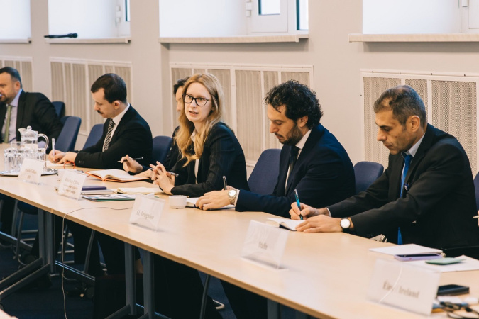 Голова Комітету Верховної Ради з питань бюджету Роксолана Підласа повідомила, що за результатами брифінгу з постійною представницею МВФ в Україні Прісцилою Тофано, Міжнародний валютний фонд попередньо оцінює незакриті потреби України в зовнішньому фінансуванні на 2026−2029 роки у $65 млрд.► Читайте «Мінфін» в Instagram: головні новини про інвестиції та фінанси«МВФ мислить середньостроковими категоріями.