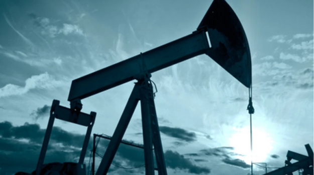 После более чем трех с половиной лет полномасштабной войны нефтяная промышленность россии, которая позволяла Кремлю финансировать агрессию, начинает медленно иссякать.