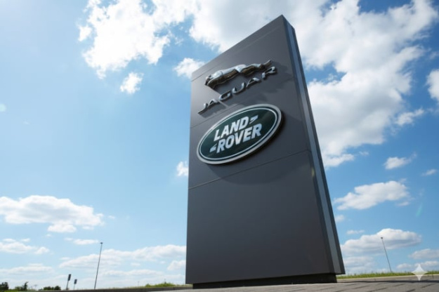 Велика Британія надасть автовиробнику Jaguar Land Rover кредитну гарантію на суму $2 млрд для підтримки ланцюга поставок після зупинки виробництва внаслідок кібератаки.