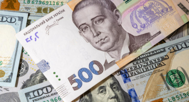 Курс долара відновив зростання, а Національний банк знизив продаж валюти, намагаючись економити резерви.