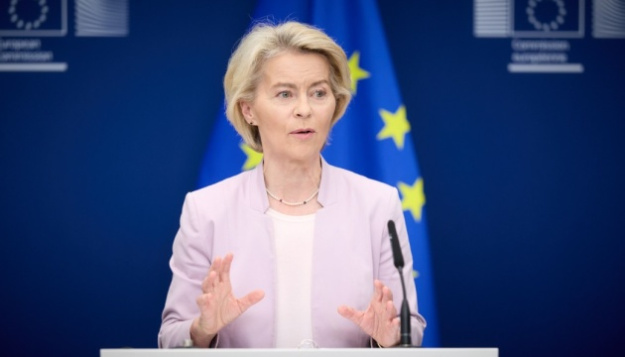 Президентка Єврокомісії Урсула фон дер Ляєн повідомила про домовленість з Україною щодо спрямування 2 мільярдів євро на виробництво дронів.