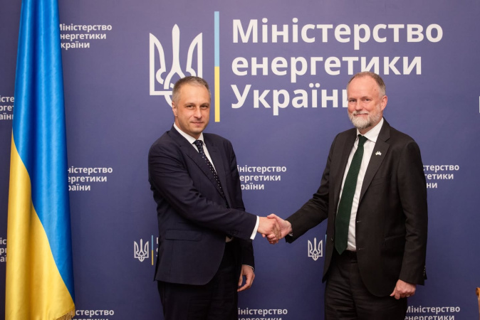 Правительство Швеции решило выделить Украине дополнительную поддержку в преддверии зимы в размере 1,1 млрд крон (около 100 млн евро), из которых 450 млн крон будут внесены в Фонд поддержки энергетики Украины.