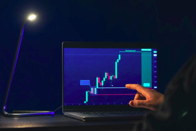 Припинення роботи уряду США мало б стати холодним душем для інвесторів, адже Федеральна резервна система тепер змушена діяти наосліп без ключових економічних даних.