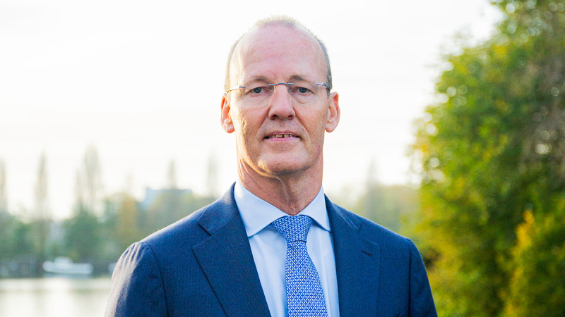 Президент Европейского центробанка Кристин Лагард считает бывшего главу Ц Б Нидерландов Клааса Кнота достойным кандидатом на должность своего преемника.