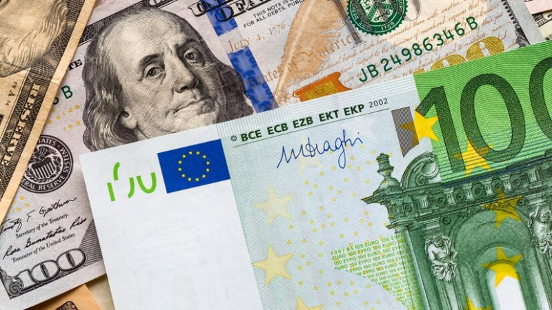 Курси долара та євро зросли у середу, 8 жовтня на українському міжбанку.