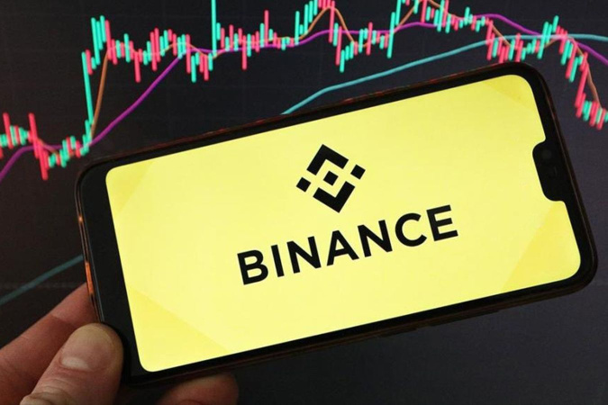Найбільша у світі криптовалютна біржа Binance виплатила користувачам близько $283 мільйонів як компенсацію за збитки, яких вони зазнали через «відв'язку» цін трьох активів під час ринкового обвалу в п'ятницю.