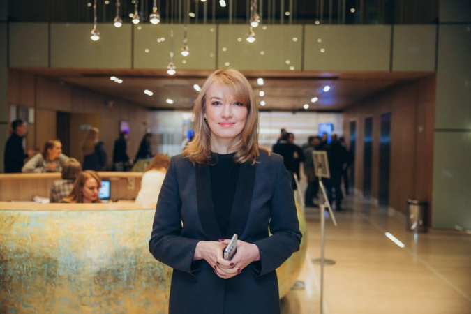 Председатель Комитета В Р по вопросам организации государственной власти, местного самоуправления, регионального развития и градостроительства Елена Шуляк в интервью «Минфину» анонсировала фундаментальные изменения в правилах пользования служебным жильем, что исключит возможность его приватизации и использования в схемах нечестного завладения недвижимостью.► Читайте страницу «Минфина» в фейсбуке: главные финансовые новостиОтмена приватизацииПо ее словам, законопроект № 12377 исключит возможность схемы «разгосударствления», которые позволяли приватизировать служебное жилье.