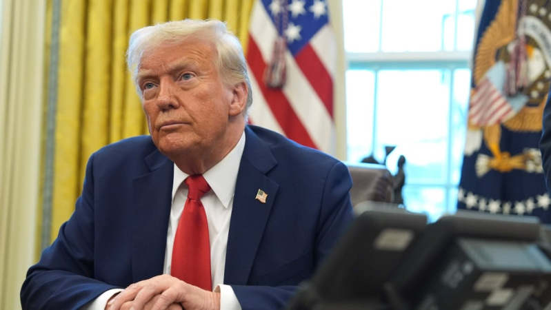 Администрация президента США Дональда Трампа начала незаметно ослаблять некоторые из ключевых пошлин, лежащих в основе его экономической политики.