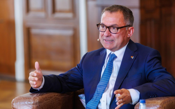 Європа повинна діяти «більш наступально» у своїх торговельних відносинах з Китаєм, щоб захистити власні інтереси та свої компанії.