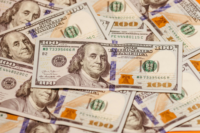 Нацбанк України встановив нові курси валют на понеділок, 27 жовтня.