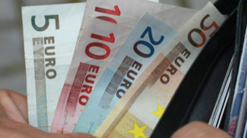 Эта неделя на валютном рынке Украины прошла под знаком постепенной девальвации нацвалюты.