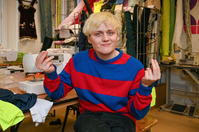 Британский пранкер и журналист Уба Батлер поставил перед собой необычную цель: заработать 1 млн фунтов всего за 90 дней — не нарушая закон.