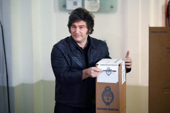 Партия президента Аргентины Хавьера Милея одержала убедительную победу на промежуточных выборах в воскресенье, значительно укрепив свои позиции в Конгрессе.