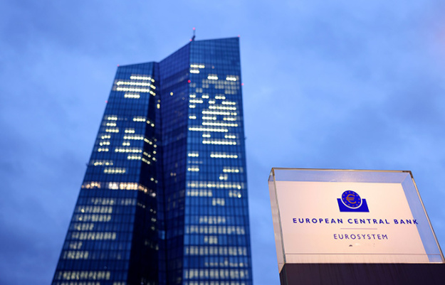Європейський центральний банк (ЄЦБ) на засіданні 30 жовтня залишив усі три ключові відсоткові ставки без змін.► Читайте сторінку «Мінфіну» у фейсбуці: головні фінансові новиниЩо зі ставками?