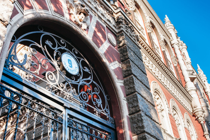 НБУ збільшив продаж валюти на міжбанку