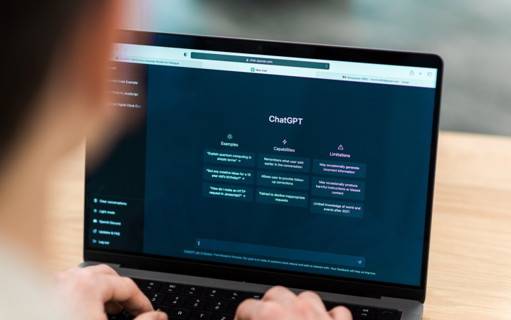 ChatGPT больше не дает медицинских и юридических консультаций