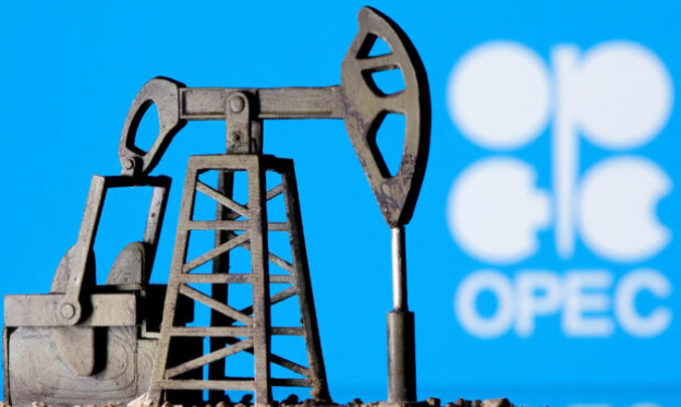 Альянс OPEC+ в воскресенье согласовал незначительное увеличение добычи нефти на декабрь 2025 года, но решил приостановить дальнейшее наращивание добычи в первом квартале 2026 года.