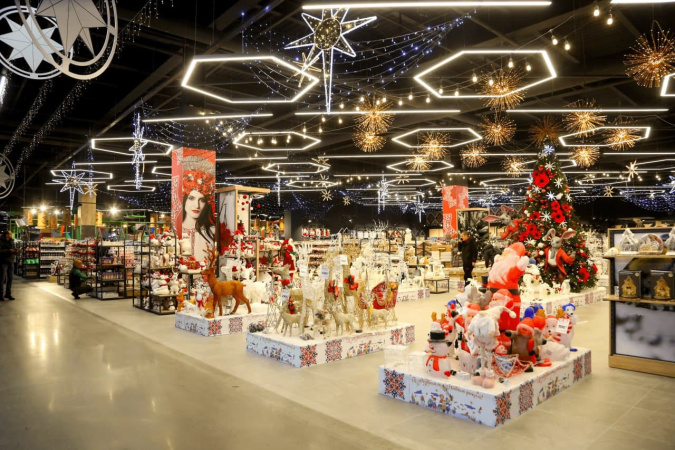 Объем реализации новогоднего ассортимента в сети торговых центров Эпицентр в этом году почти на 40% превышает продажи аналогичного периода прошлого года.