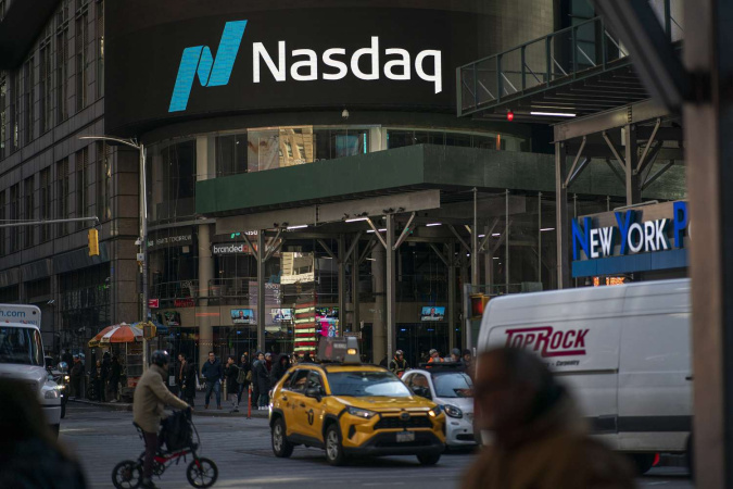 Технологічний індекс Nasdaq Composite завершив тиждень падінням на 3%, що стало найгіршим тижневим результатом з квітня цього року.