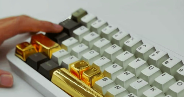 Китайская технологическая компания Insta360, базирующаяся в Шэньчжэне, уже четвертый год подряд вознаграждает своих выдающихся сотрудников бонусами в виде клавиш для клавиатуры, изготовленных из чистого золота.