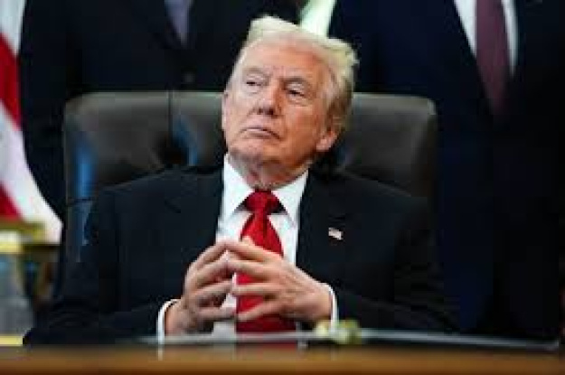 Президент США Дональд Трамп анонсировал минимум $2000 дивидендов для американцев от тарифов против других стран.