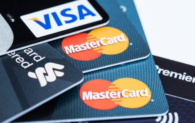 Visa та Mastercard погодилися скоротити частину комісій, які вони стягують з торговців, та пом'якшити два найспірніші правила, щоб завершити 20-річний судовий конфлікт із роздрібними компаніями.