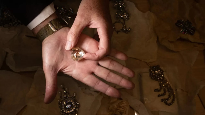 Легендарный «Флорентийский бриллиант», на протяжении более века считавшийся бесследно исчезнувшим, был найден в банковском хранилище в Канаде.