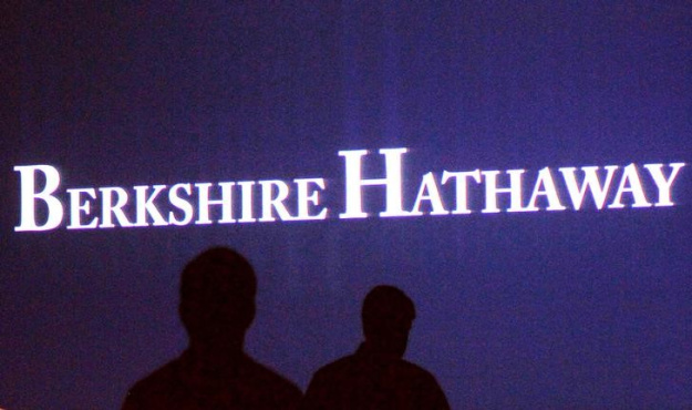 Berkshire Hathaway розкрила інформацію про придбання частки у розмірі $4,3 млрд у материнській компанії Google, Alphabet, що зробило компанію десятим за величиною активом у портфелі станом на 30 вересня, згідно з документами, поданими до Комісії з цінних паперів та бірж США (SEC) у п'ятницю.