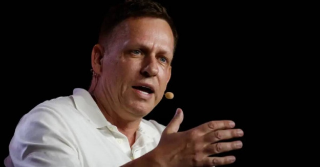 Миллиардер Питер Тиль полностью вышел из капитала ведущей компании в сфере искусственного интеллекта Nvidia, как показали документы, опубликованные в выходные, на фоне растущих опасений относительно пузыря в технологических оценках, вызванного ИИ, пишет Investing.► Читайте страницу «Минфина» в фейсбуке: главные финансовые новостиПродажа акцийТиль продал около 537 742 акций NVIDIA Corporation в период с июля по сентябрь, а отчет 13 °F его фонда Thiel Macro показал, что по состоянию на 30 сентября он больше не владел акциями Nvidia.