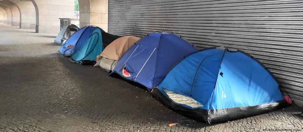 В Германии рекордное количество людей не имеет постоянного жилья — 1,03 миллиона по состоянию на 2024 год, примерно четверть из них — это дети и подростки.