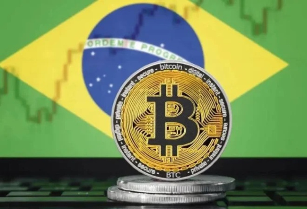 Введение налога на трансграничные платежи с использованием цифровых активов позволит устранить лазейки в валютном регулировании и пополнить бюджет страны на фоне фискальных трудностей, заявили в Министерстве финансов Бразилии, пишет Reuters.► Читайте страницу «Минфина» в фейсбуке: главные финансовые новостиЧто известно о налогеМинфин уточнил, что планирует расширить действие налога на финансовые операции (IOF), который сейчас охватывает валютные, кредитные и страховые услуги, но не распространяется на операции с цифровыми активами.