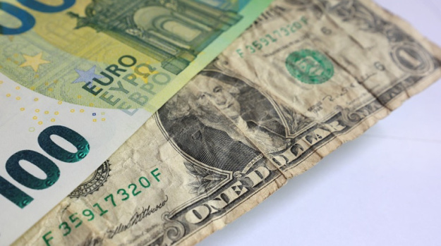 Евро подешевело на украинском межбанке на 12 копеек в среду, 19 ноября.