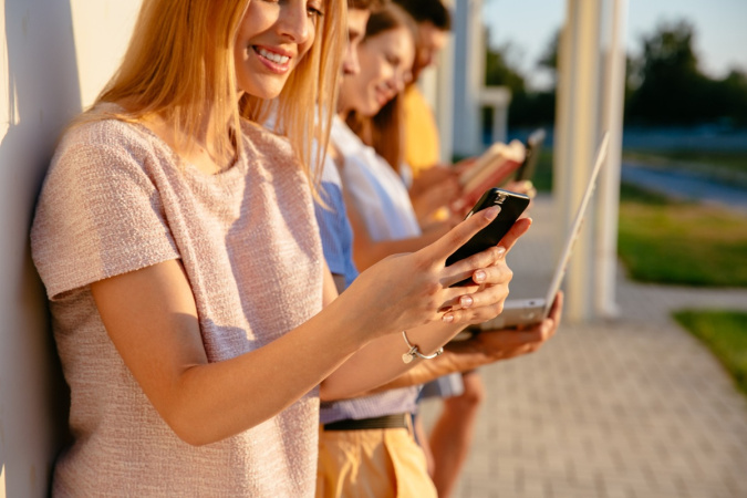 Зеленский подписал закон об обязательном контроле скорости мобильного интернета