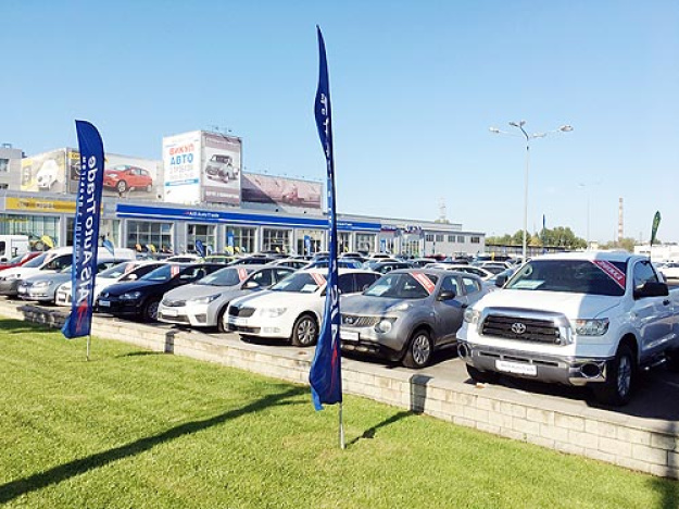 В Украине с начала года Главный сервисный центр МВД временно приостановил работу 106 торговых организаций, занимающихся продажей транспортных средств и их комплектующих.