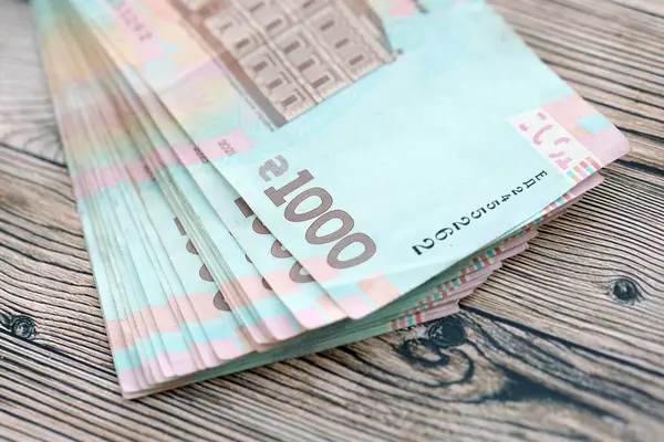 Заявки на получение тысячи гривен в рамках программы «Зимова Підтримка» подали уже 14 миллионов украинцев, сообщила премьер-министр Украины Юлия Свириденко в понедельник, 1 декабря.► Читайте «Минфин» в Instagram: главные новости об инвестициях и финансахСколько оформлено заявокВ частности, 11,4 миллиона человек оформили заявки через «Дию», более 700 тысяч — через «Укрпочту».