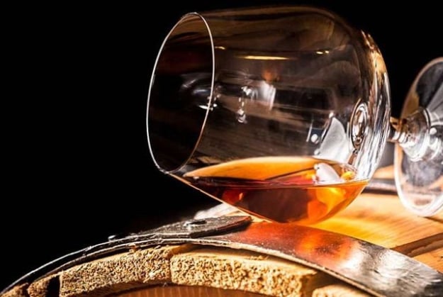 С 1 января 2026 года на полках украинских магазинов исчезнет продукция отечественного производства под маркировкой «коньяк».