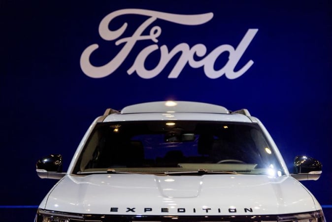 Renault Group та Ford Motor Company оголосили у вівторок про стратегічне партнерство з розробки двох електромобілів під брендом Ford на платформі Ampere від Renault, перша модель яких має з'явитися в автосалонах на початку 2028 року.