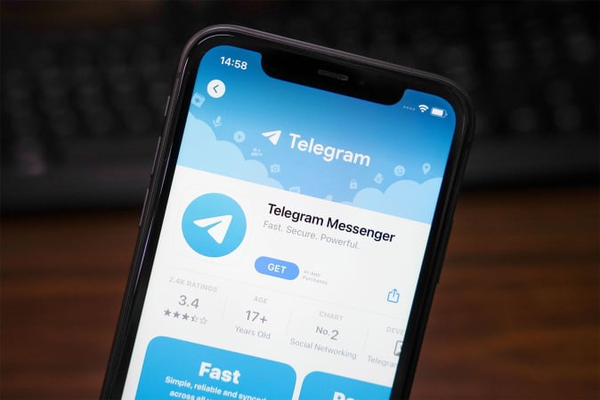 Команда месенджера Telegram запровадила технологію Passkeys — цифрових ключів, які дозволяють заходити в акаунт без отримання SMS-кодів та навіть без введення номера телефону.► Підписуйтесь на телеграм-канал «Мінфіну»: головні фінансові новиниЯк працює технологія PasskeysНова функція вже з'явилася в меню налаштувань у розділі приватності.