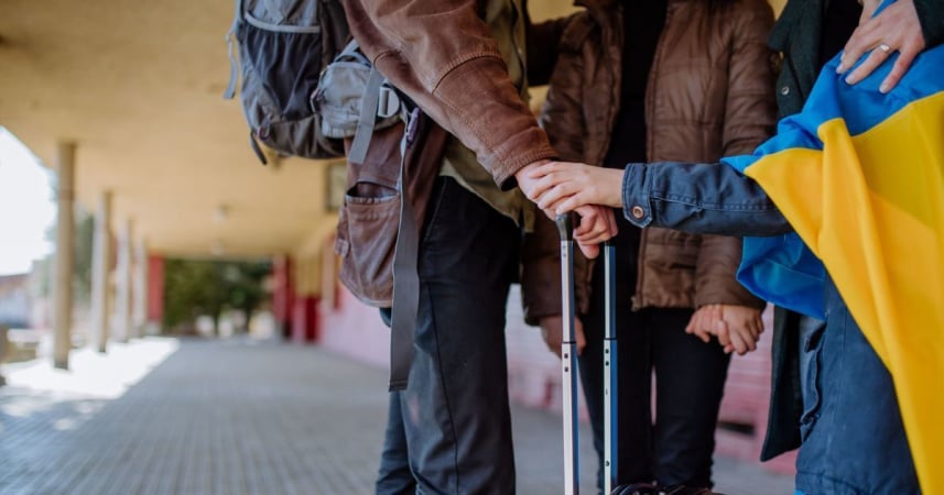 По состоянию на конец октября 2025 года статус временной защиты в странах Европейского Союза имели более 4,3 миллиона граждан, которые были вынуждены покинуть Украину из-за войны.