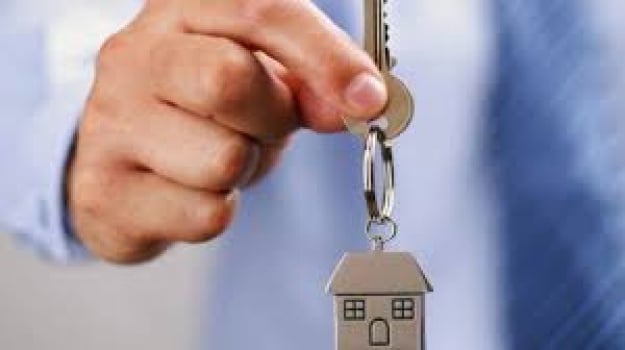 Министерство финансов совместно с Государственной налоговой службой продолжают знакомить читателей с разными жизненными ситуациями, в которых возникают налоговые обязательства через коммуникационную кампанию «Налоги защищают».► Читайте страницу «Минфина» в фейсбуке: главные финансовые новостиНужно ли платить налоги с дополнительного дохода от сдачи квартиры в аренду23-летний Максим работает дизайнером агентства во Львове.