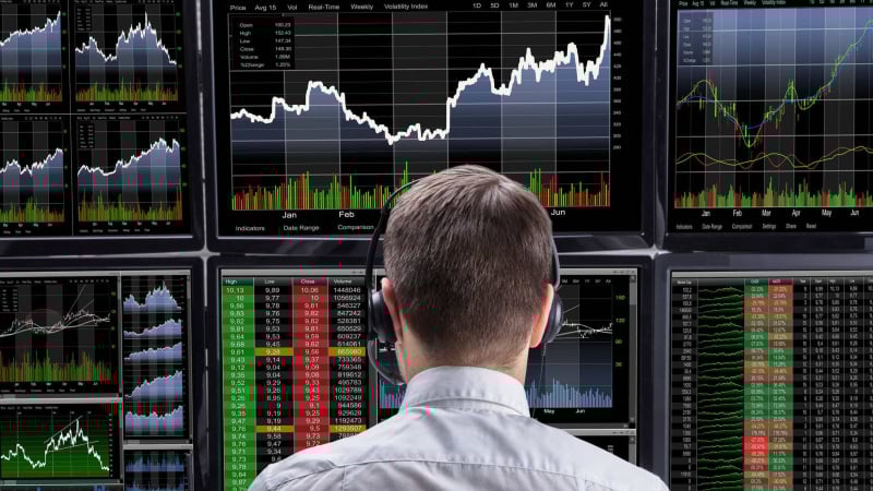 В современных условиях, особенно после 2020 года, индикатор Баффета все чаще формирует ложные сигналы.