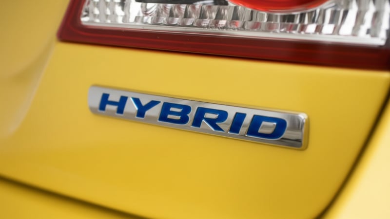 Попит на гібриди злетів на 46%: ТОП-3 лідерів ринку у листопаді