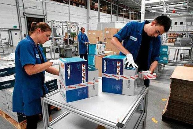 Високі темпи економічного зростання Польщі, зокрема річний ВВП на рівні 3,7% у третьому кварталі 2025 року та поступове зниження інфляції і кредитних ставок, формують підґрунтя для зміни ситуації на ринку праці країни наприкінці 2025 — на початку 2026 року.