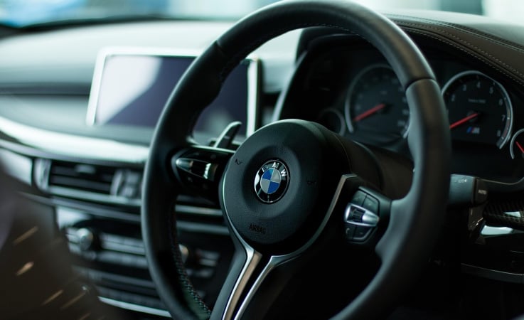 BMW усложняет ремонт «своими руками»: новые винты не открутить обычным инструментом