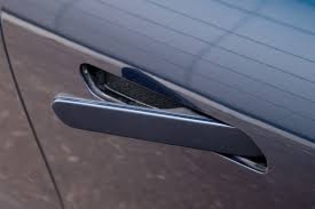 В Китае запретят продажу новых электромобилей, оснащенных выдвижными дверными ручками.